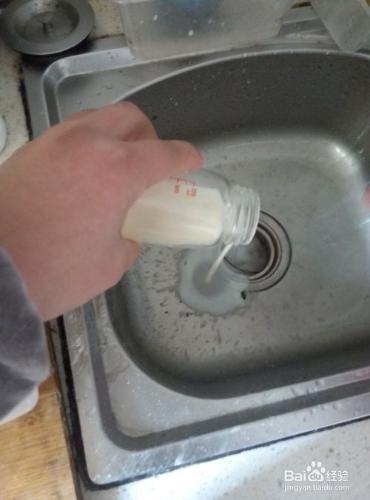 如何清洗寶寶的奶瓶以及吸奶器