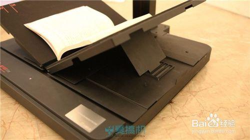 如何不拆裝訂掃描成冊的書刊、檔案成電子書圖片