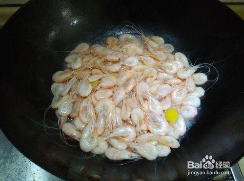 活白圍蝦炒芹菜簡單又美味的做法