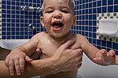如何幫3個月的小寶寶洗澡？