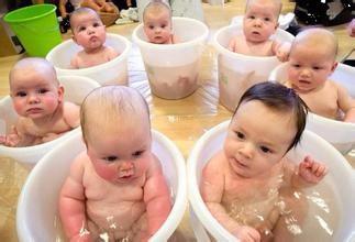 讓寶寶快樂接收沐浴的方法