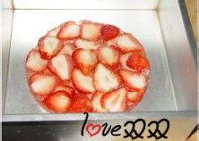 晶瑩剔透的愛戀——草莓果凍裝飾蛋糕