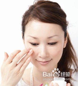 如何去眼角皺紋眼部護理手法圖解