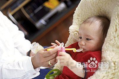 讓寶寶適應輔食的方法