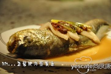 獨家配製肥肉豆醬讓蒸黃魚更美味