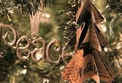 用舊報紙製作文藝範聖誕樹的做法圖解
