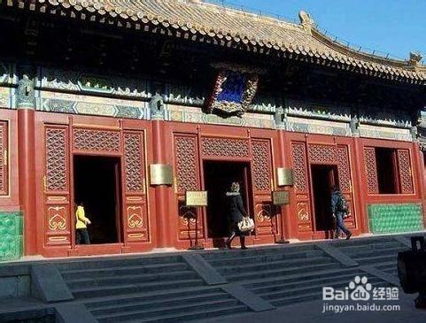 進寺廟上香拜佛的規矩：[1]寺廟進門