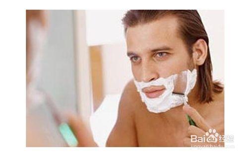男人們，在洗澡前不能做一樣事情您知道嗎
