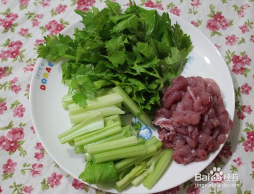 芹菜炒肉絲（如何做好吃的芹菜炒肉絲）