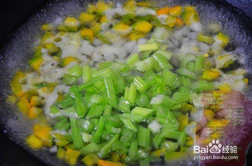 菠蘿飄香的菠蘿海蔘炒飯