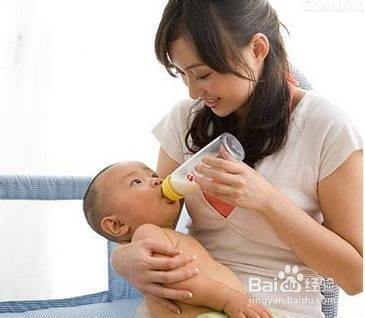 剛出生的寶寶如何餵養奶粉 寶爸的經驗分享