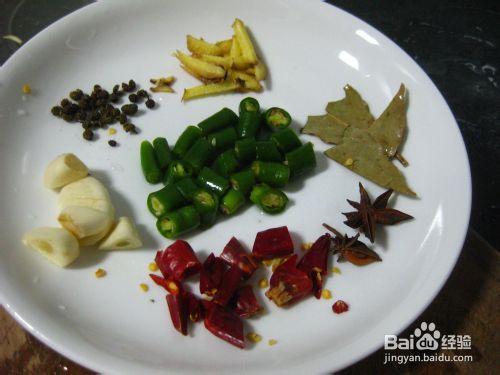 冬季暖身滋補菜——青紅椒蘿蔔燒排骨