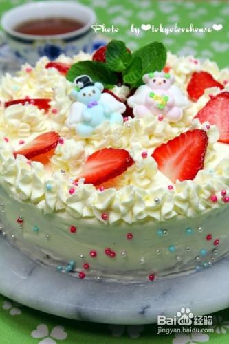 炮製草莓夾心大蛋糕共享溫馨甜蜜休閒時光