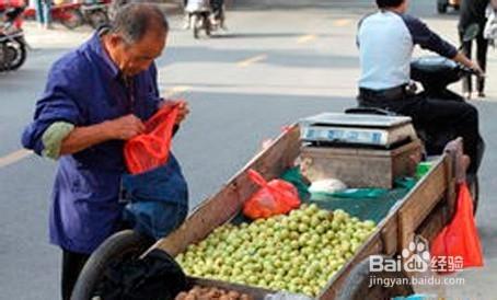 在路邊攤兒上購物技巧