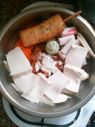 讓人流口水的槿和宮韓式泡菜年糕火鍋