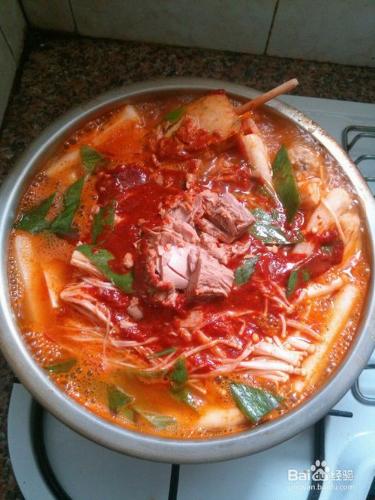 讓人流口水的槿和宮韓式泡菜年糕火鍋