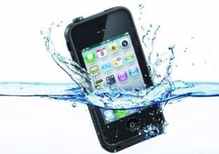 手機掉進水裡送修前一定要記住的五件事
