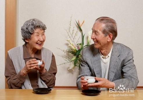 老年人補鈣吃什麼好？老年人補鈣時注意什麼？