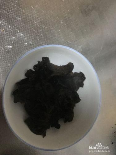 麻辣燙風味涼拌木耳的做法