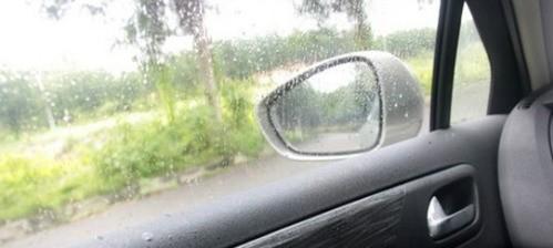 下雨天后視鏡看不見怎麼辦？教你一招解決它！