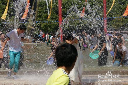 如何樂享雲南民族村的”超萌“潑水節