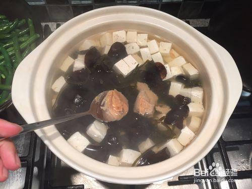 如何用簡單的材料燒海帶豆腐湯