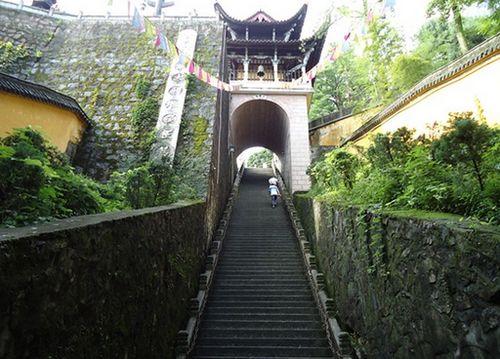 冒雨自駕九華山之行