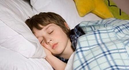 有哪些方法幫助孩子儘早地獨立睡覺