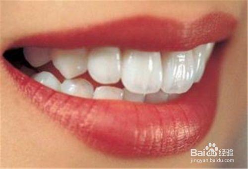 氣血不足的人可觀察下牙齦
