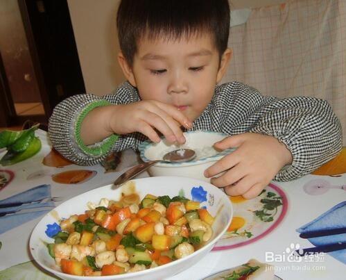 夏季嬰幼兒飲食要注意什麼？