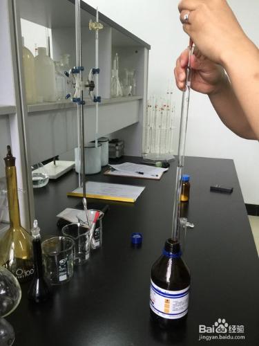 如何利用分析純無水乙醇配製1.5%酚酞酒精溶液?