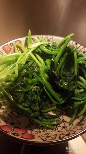 夏季美食之涼拌菠菜