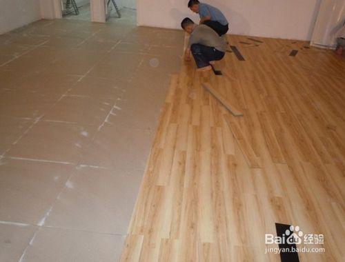 木地板上的地板膠怎麼清理