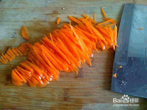 怎樣做好爆炒胡蘿蔔絲瘦肉條的備料