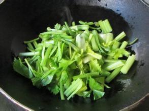 芹菜炒玉米腸