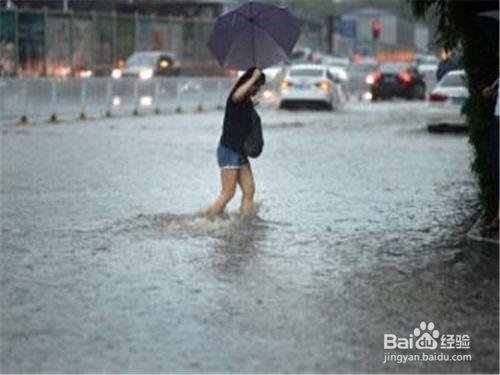 暴雨天氣出行注意事項