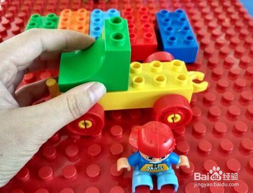 如何用積木做一個小貨車玩具？
