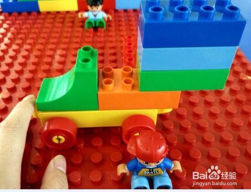如何用積木做一個小貨車玩具？