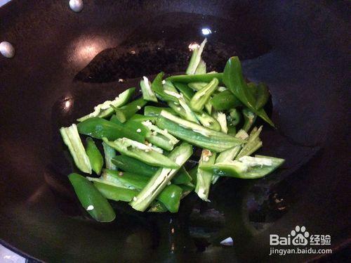 竹筍炒青椒的做法