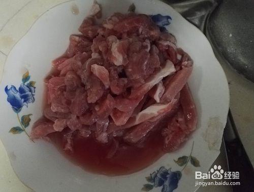 想吃燒烤？叫你肉炒肉的做法。