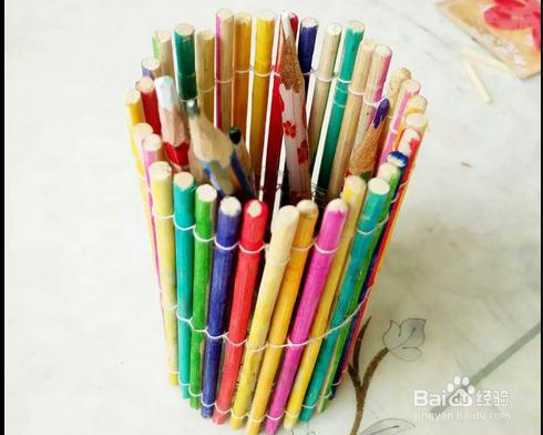 怎樣用一次性筷子做彩色筆筒