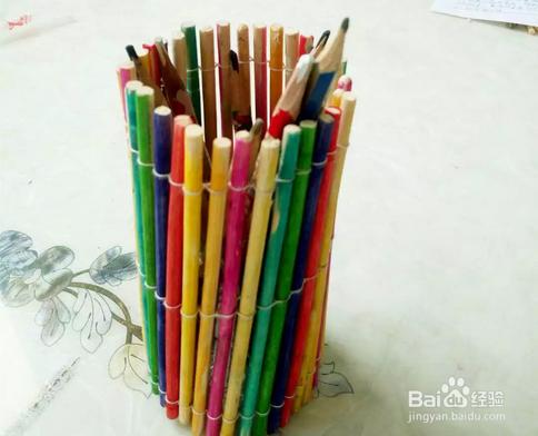 怎樣用一次性筷子做彩色筆筒