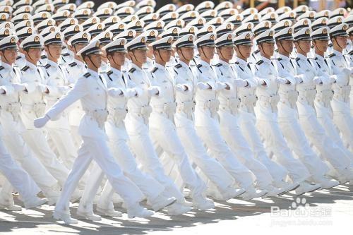 老年人怎樣和孩子講中國人民解放軍的建軍日