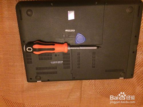 thinkPad E460、E450 後蓋開啟