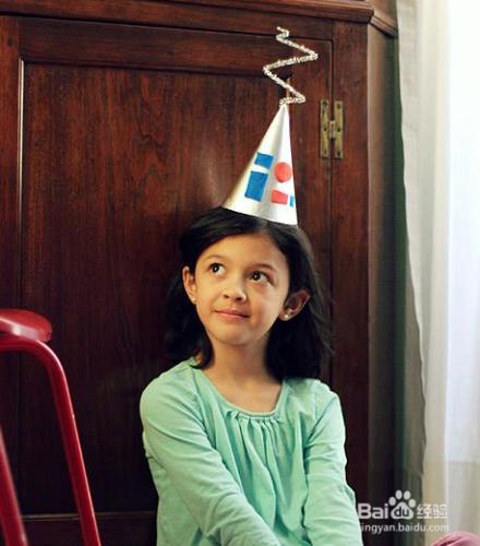 勞倫貝比為寶貝自制特別的生日帽