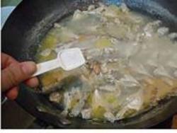 怎樣製作新鮮的魚骨湯？