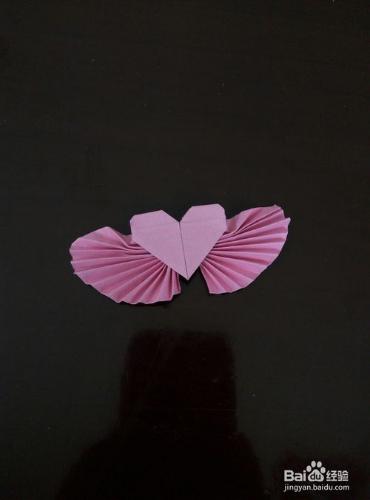 如何摺疊帶翅膀的愛心?