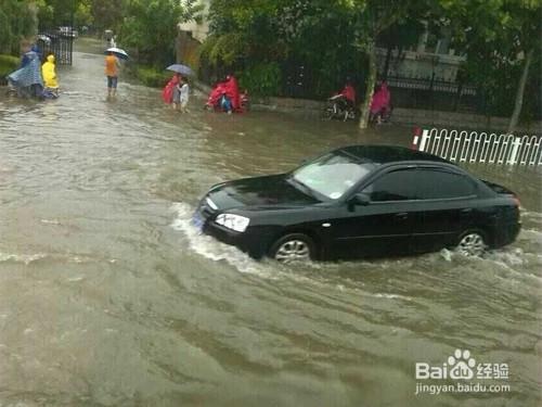 雨天開車的六大誤區