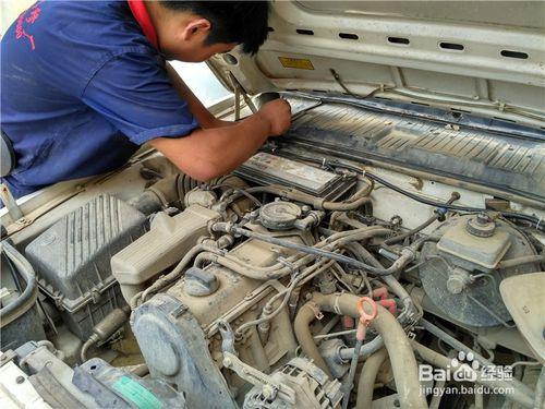 普桑車更換車載蓄電池的操作步驟