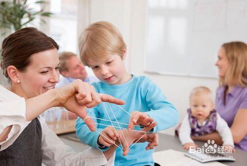 幼苗小時扶直，日後才能長成參天大樹！